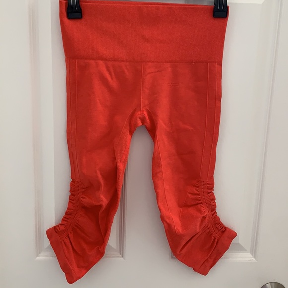 Lululemon yoga pants - Picture 2 of 5